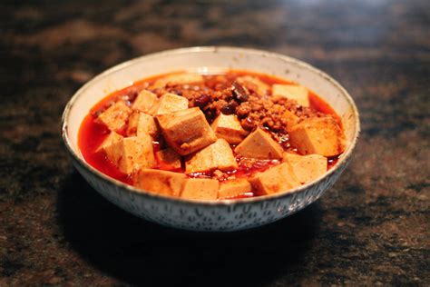  Mapo Tofu Z Delikatnym Smakiem Orzechów i Pikantną Ostrością Pieprzu