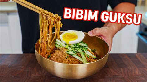  Bibim Guksu: Ostre Zesty Smaki Z Koreą w Pysznym Tańcu Włosków i Sosu!