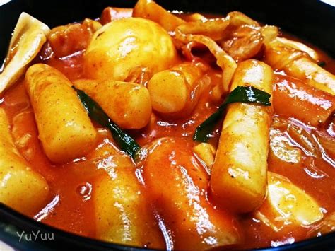  Ddeokbokki: Pikantne i klejące rozkosze Busan