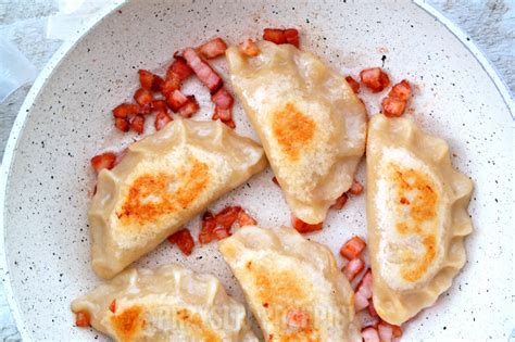  Yorkshire Pudding - Soczyste Pieczone Drożdżówki Z Pysznym Sokiem Mięsnym!